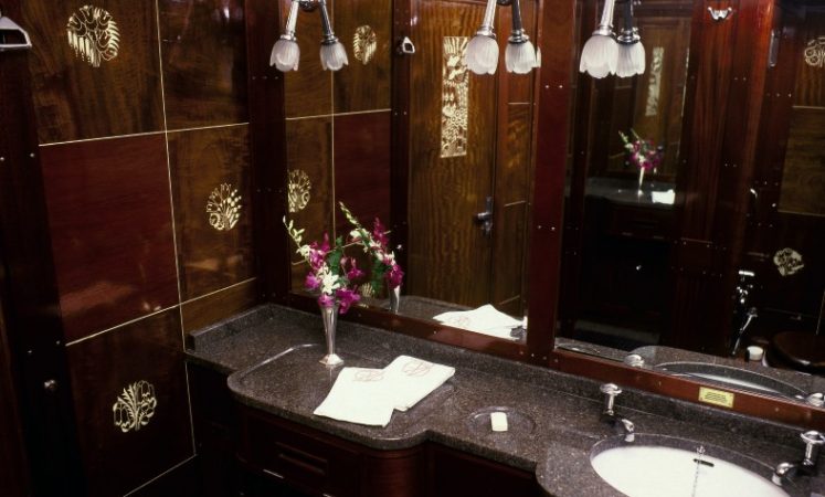 Lounge & bathroom - Picture of Venice Simplon-Orient-Express